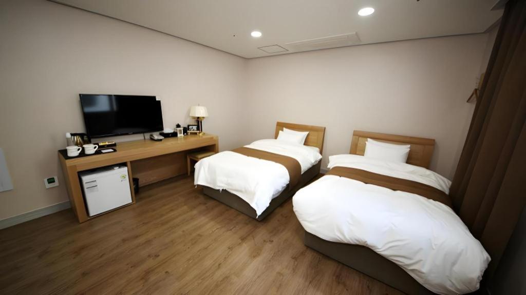Hotel Aroha Jeju Seogwipo Exterior photo
